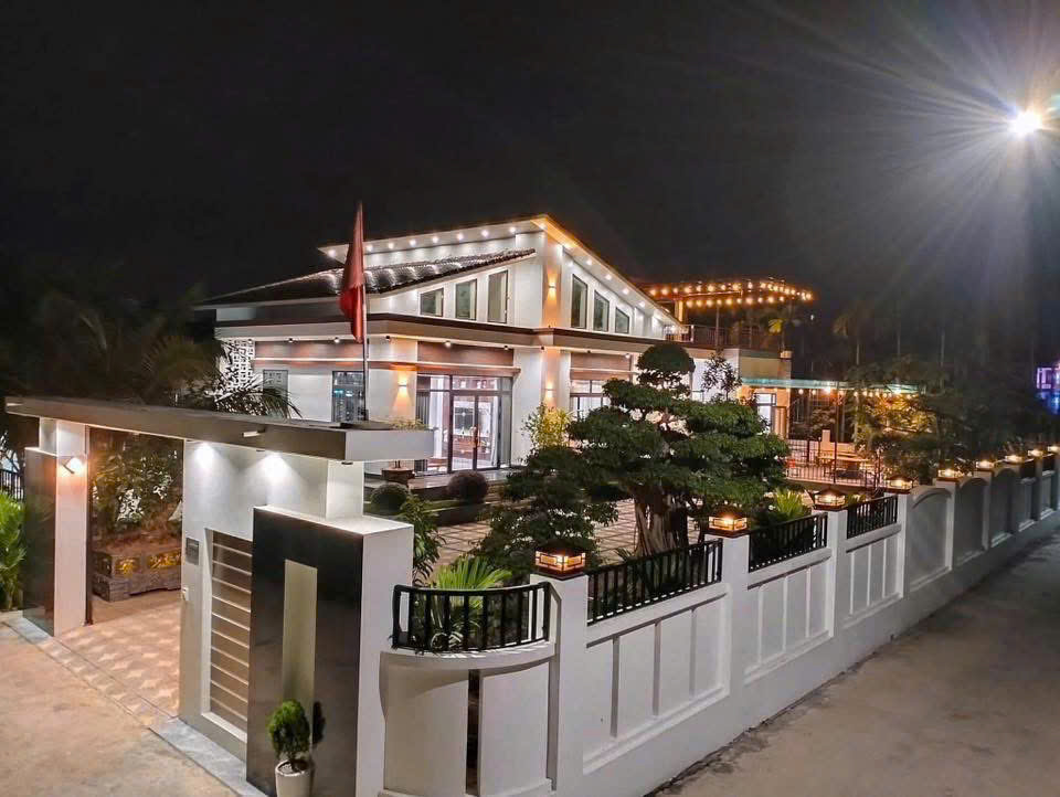 1 Vài Kinh Nghiệm Lắp Đèn Năng Lượng Mặt Trời Cho Gia Đình Tiết Kiệm Và Hiệu Quả Nhất 15 Đèn Trụ Cổng Ô Cửa Sổ Năng Lượng Mặt Trời