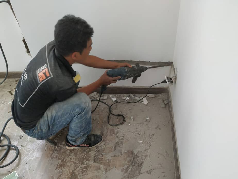 Thứ 7 Rảnh Rỗi: Tự Lắp Đèn Trụ Cổng Năng Lượng Mặt Trời, Hàng Xóm Đi Qua Ai Cũng Phải Ngoái Nhìn! 10 Khoan đục lằng nhằng, mất mỹ quan cổng nhà