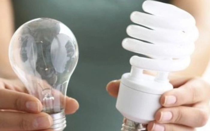 Đèn Năng Lượng Mặt Trời:1 Bí Quyết Xóa Sổ Hóa Đơn Tiền Điện Thắp Sáng 10 Bóng Đèn Ngoài Sân Tốn Điện